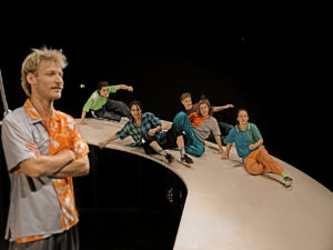 Aus der Kurve fliegen | Urbanes Tanztheater, 10+, Klasse 4–6 | JES – Junges Ensemble Stuttgart