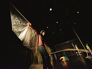 Aus der Kurve fliegen | Urbanes Tanztheater, 10+, ab Klasse 5 | JES – Junges Ensemble Stuttgart