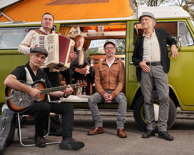 THEATERstuttgart | HISS – mit „Überall Daheim“ | Rosenau – Lokalität & Bühne
