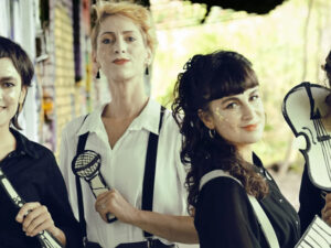 Youkalí: Seiltänzerin ohne Netz | Ein musikalisches Chanson-Varieté | Forum Theater