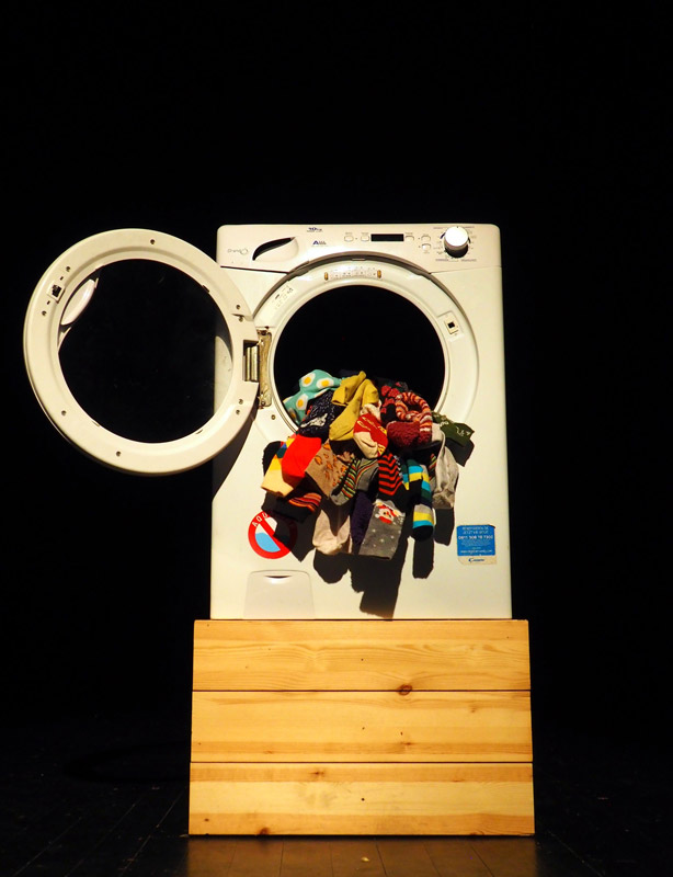 THEATERstuttgart | Von den Socken. Ein Waschmaschinenmärchen | Sonntag, 15.06.2025 | 15:00 Uhr | Theater in der Badewanne