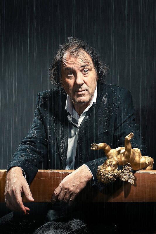 THEATERstuttgart | Stefan Waghubinger – mit „Hab‘ ich Euch das schon erzählt?“ – das Beste aus 15 Jahren und neue Katastrophen | Rosenau – Lokalität & Bühne
