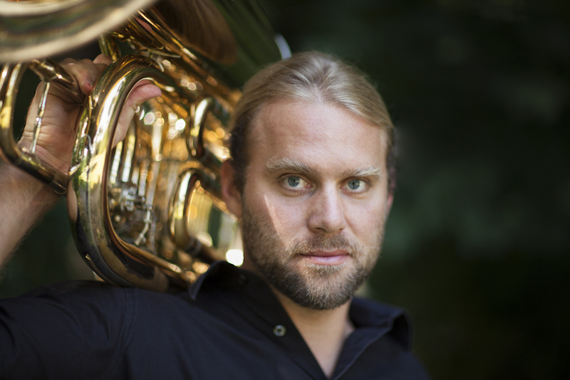 THEATERstuttgart | Andreas Martin Hofmeir – mit „Kein Aufwand“ Teil 1 | Rosenau – Lokalität & Bühne