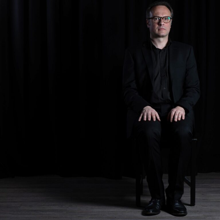 Sie dürfen sich wieder setzen | René Sydow | Renitenztheater