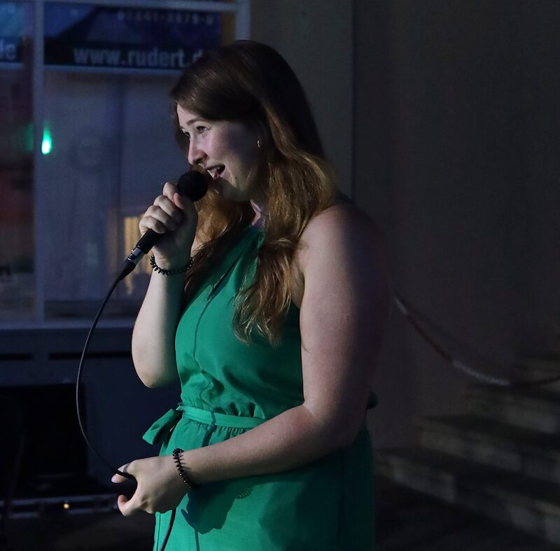 THEATERstuttgart | ROSENAU Poetry Slam – als Conférencier und Moderator Nik Salsflausen | Sonntag, 05.04.2026 | 20:00 Uhr | Rosenau – Lokalität & Bühne