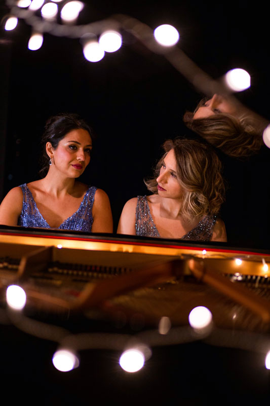 Simply classic – Duo Blanc et Noir | Einfach doppelt, Klavier zu vier Händen mit dem Duo Blanc et Noir | Theater La Lune