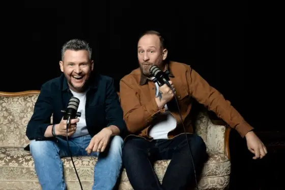 „Grundlos gute Laune – Der Kabarett-Podcast LIVE“
