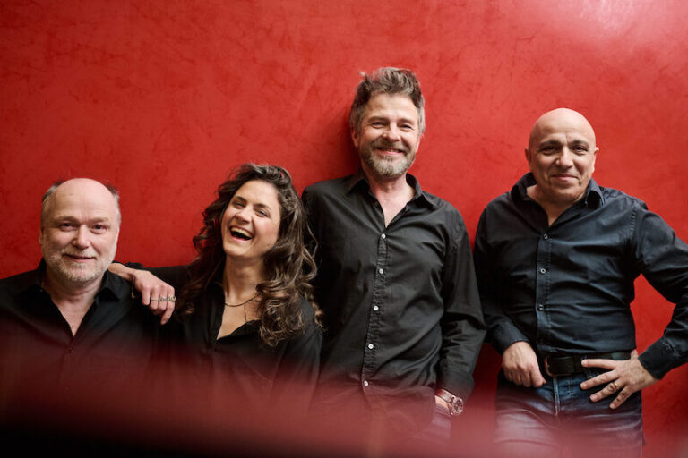 Don’t Look Back! Der Kom(m)ödchen Jahresvor- und Rückblick | Düsseldorfer Kom(m)ödchen | Renitenztheater