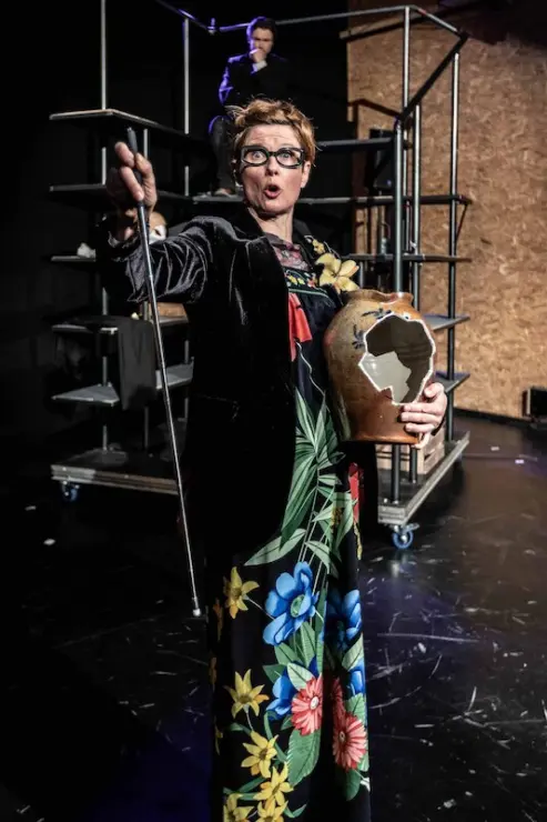 Eve und der zerbrochne Krug
