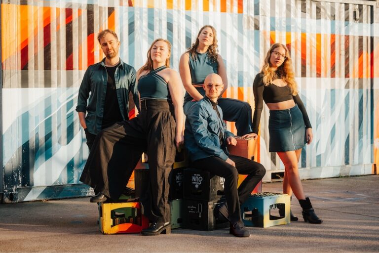 Echoes of Emotion – A Cappella Pop mit Pitch Perfect Vibes | Noice | Renitenztheater