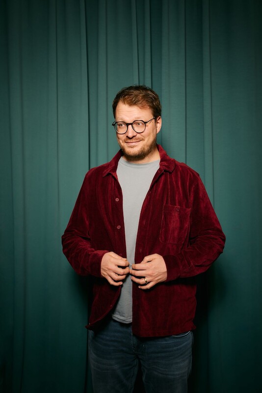 KOMPLETT ABSURD | Maxi Gstettenbauer | Theaterhaus