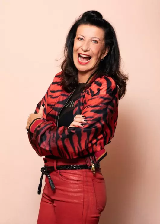 B – DAY EXPLOSION“ THE GODMOTHER OF COMEDY –